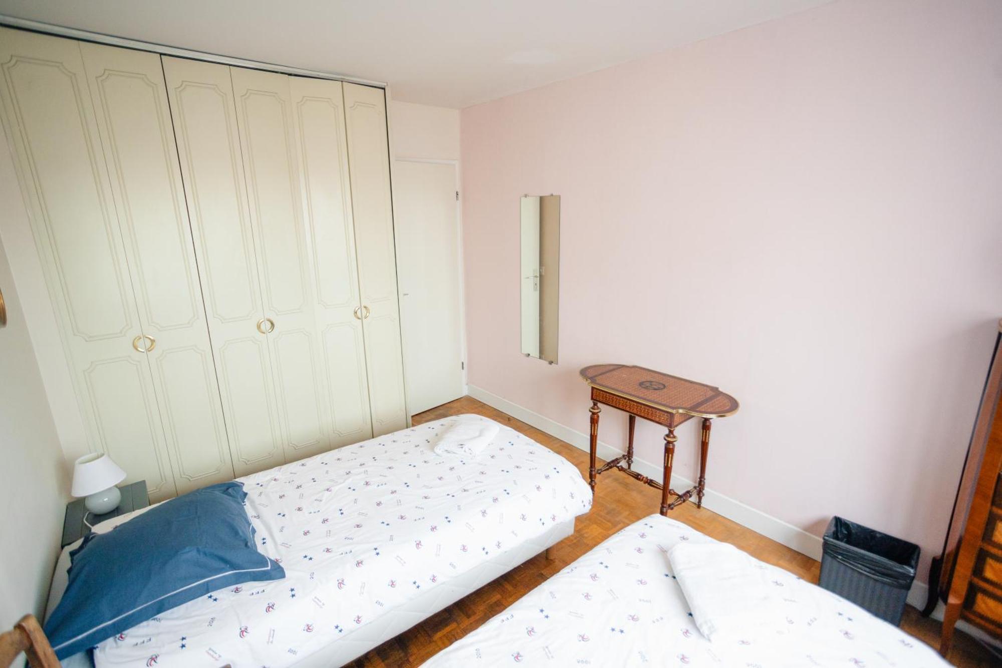 The Cosy Eiffel Apartment Paris